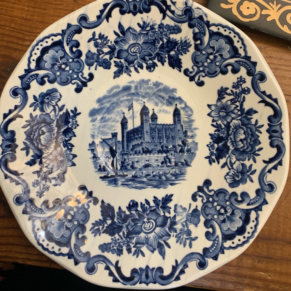 Small dessert plate Royal Homes of Britain, Enoch Wedgewood.